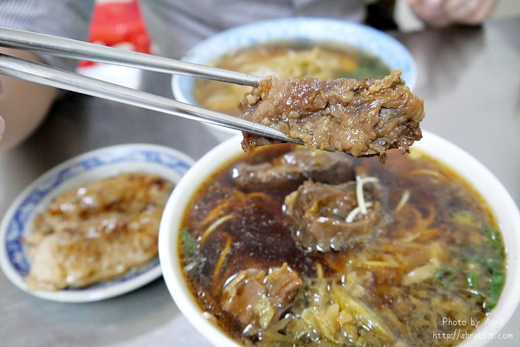 台中早餐|上海未名麵點酸梅湯-不要懷疑，早餐就能吃到牛肉麵！