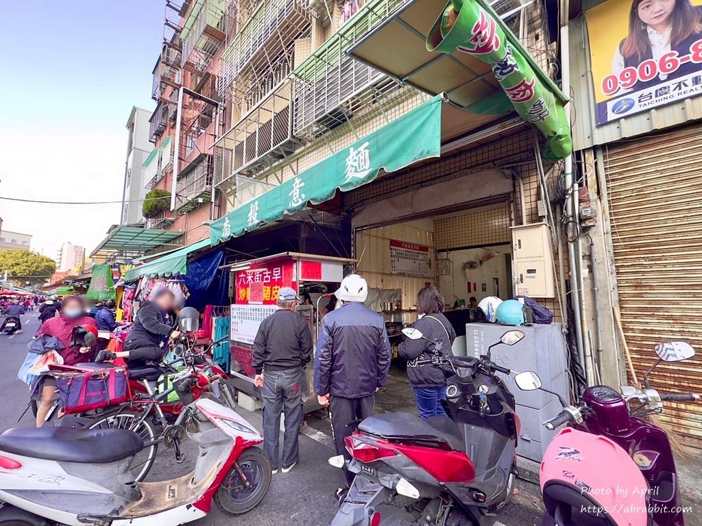 六米街古早味-東興市場內，凌晨4點就營業的豬皮飯