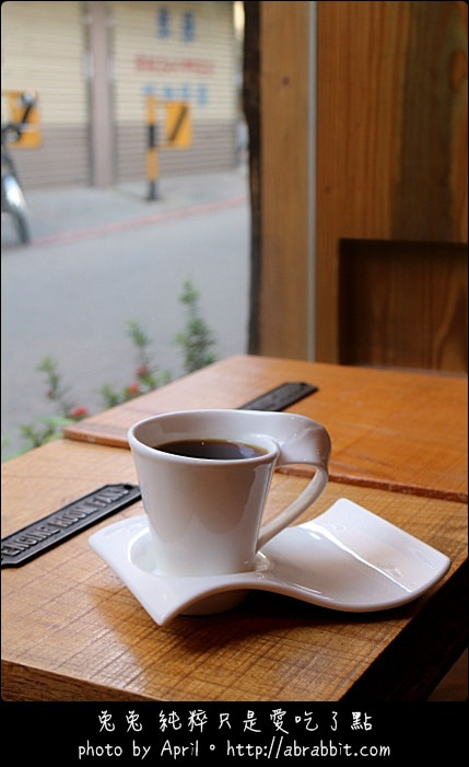 [台中]木巷咖啡(Oaken Caf’e)–巷弄咖啡店，一種文青的感覺@逢甲 西屯區