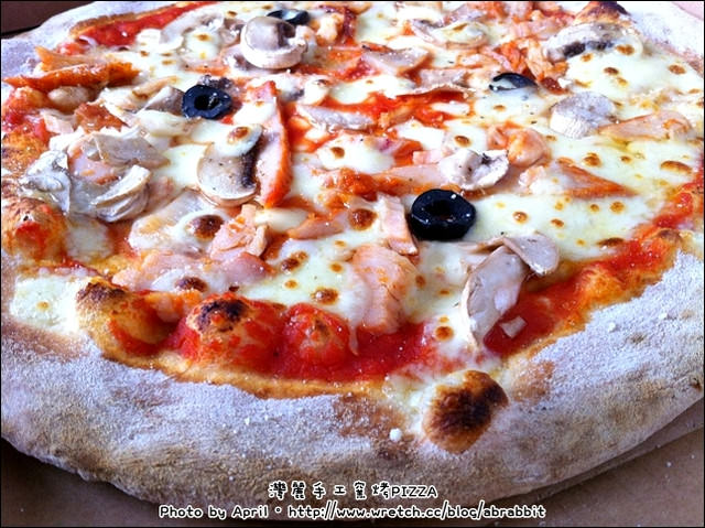 [苗栗苑里]湾丽手工窑烤PIZZA–修车厂里头也卖披萨？